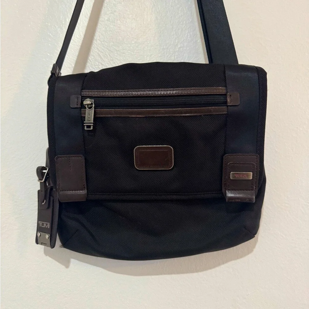 Tumi Crossbody Messenger Bag Small Black Brown Ballistic Nylon Travel (3785)